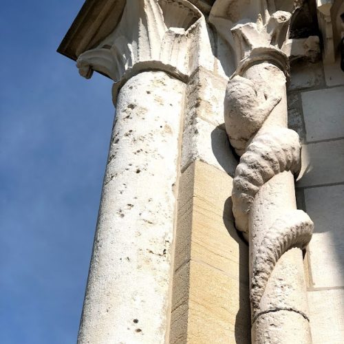 Serpent (colonnettes du porche latéral) © Muse Baroque, 2021