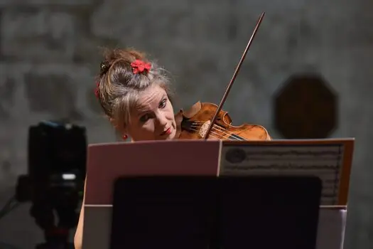 « Approfondir, c’est aussi gagner en légèreté et en liberté. » : entretien avec Meret Lüthi, violiniste et directrice musicale des Passions de l’Âme, à propos des Sonates du Rosaire de Biber